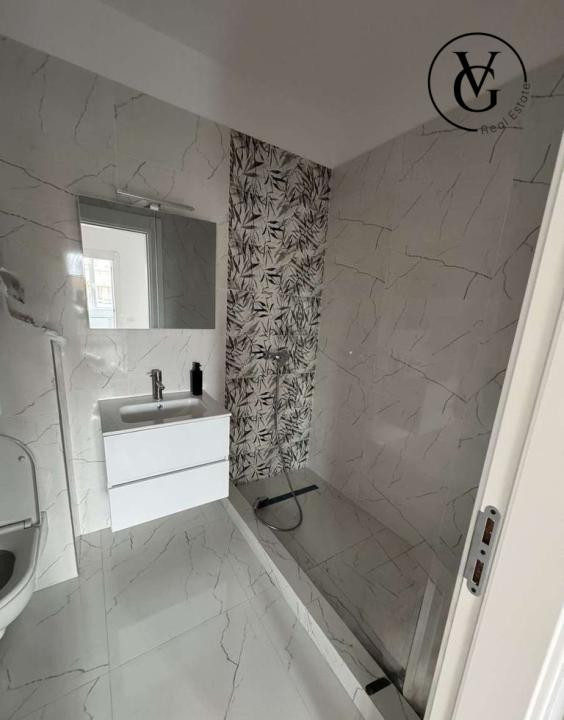 decomandat, NOU, 2 bai , parcare subterana, Apărătorii Patriei