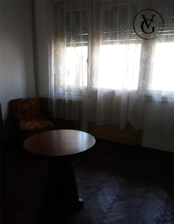 Apartament 3 camere - Centrul Vechi - Renovabil
