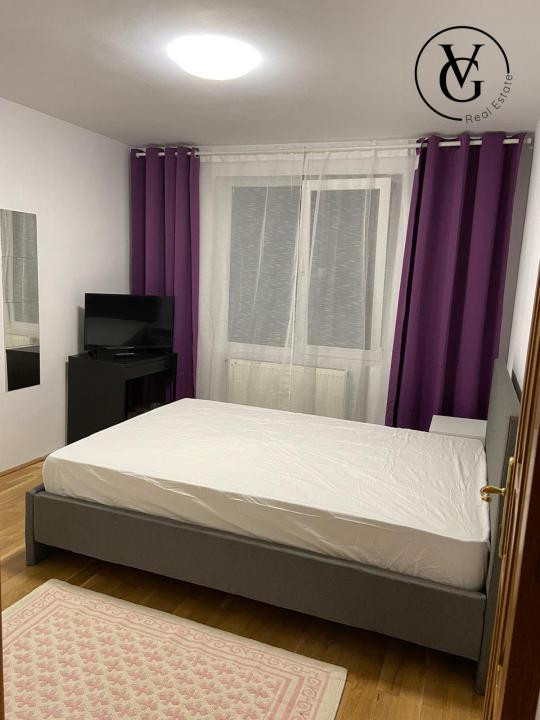 Apartament 3 camere - Apărătorii Patriei - Centrala Proprie