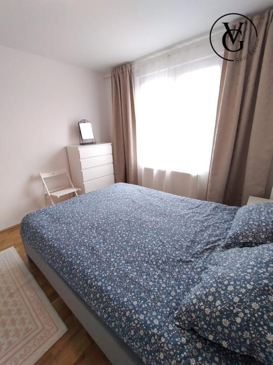 Apartament 3 camere - Apărătorii Patriei - Centrala Proprie