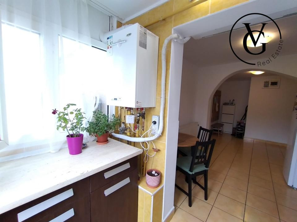 Apartament 3 camere - Apărătorii Patriei - Centrala Proprie