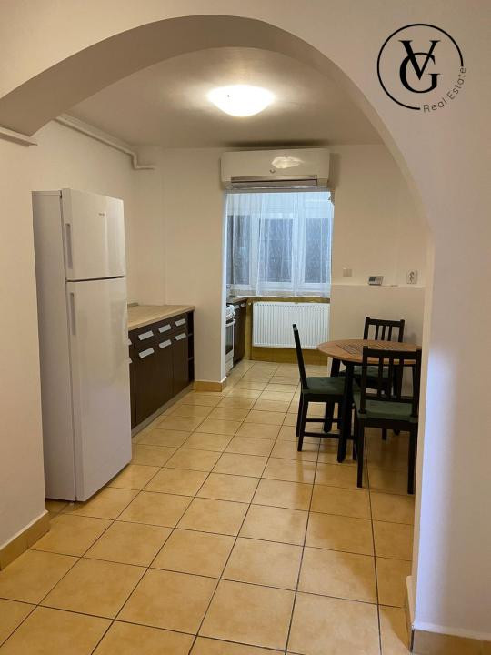 Apartament 3 camere - Apărătorii Patriei - Centrala Proprie
