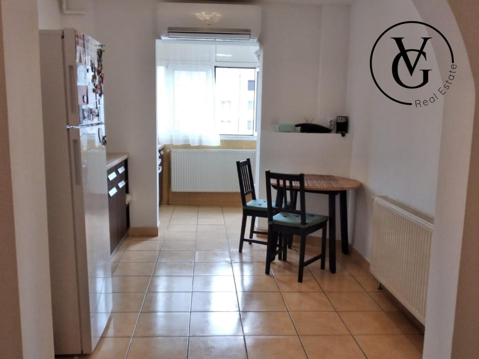 Apartament 3 camere - Apărătorii Patriei - Centrala Proprie