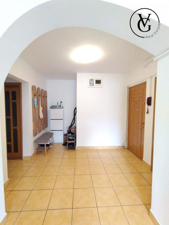 Apartament 3 camere - Apărătorii Patriei - Centrala Proprie