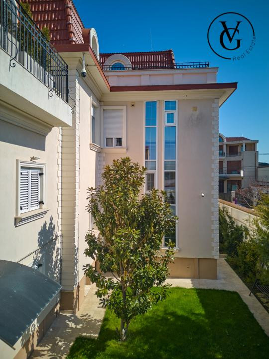 Vilă elegantă cu grădină și terasă – zonă liniștită, Centru 