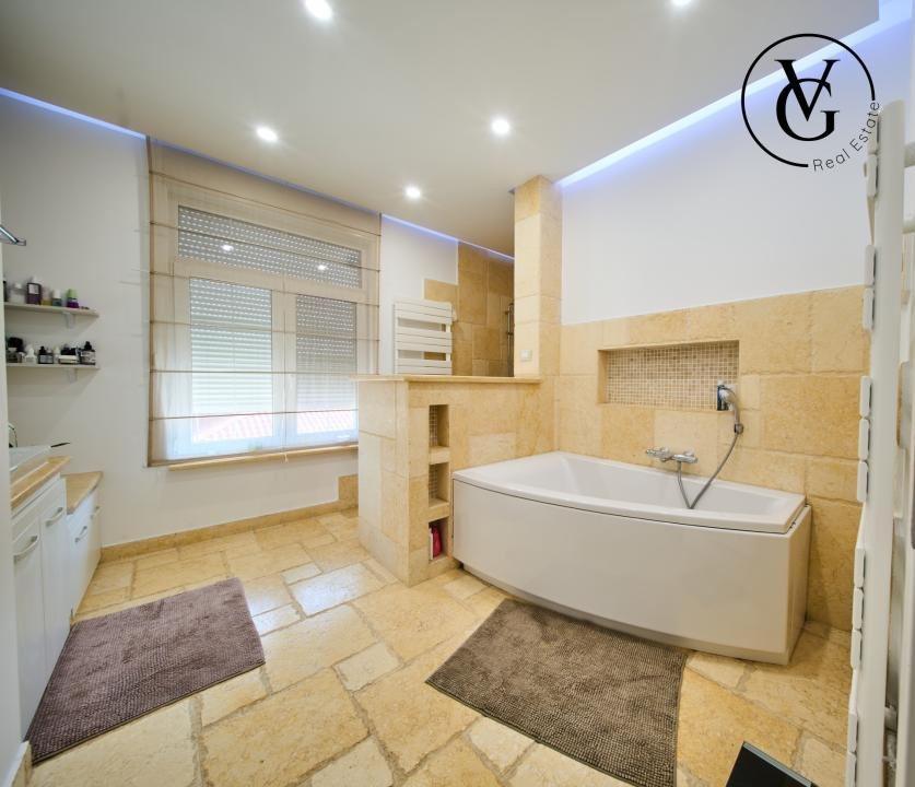 Vilă elegantă cu grădină și terasă – zonă liniștită, Centru 