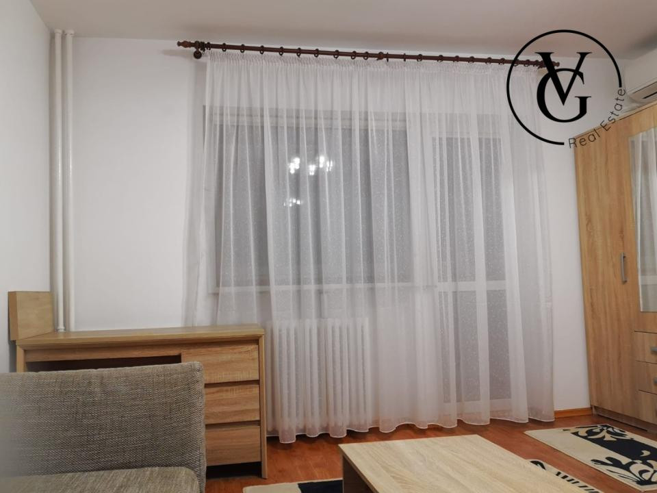 Garsoniera cu bucatarie separata - Zona Centrala - Bd. Unirii