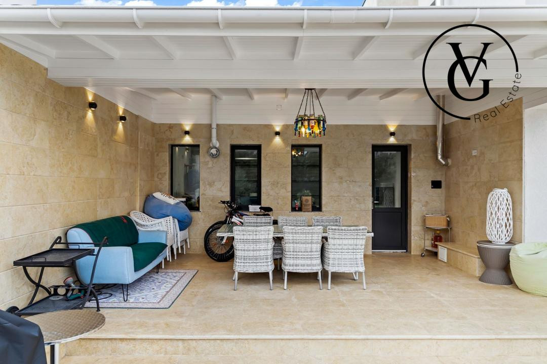 Vila 5 camere cu piscina | Panouri solare 10kw