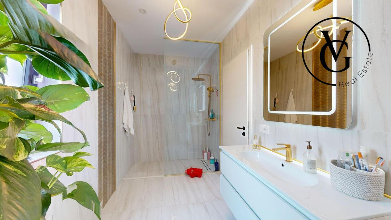 Vila 5 camere cu piscina | Panouri solare 10kw