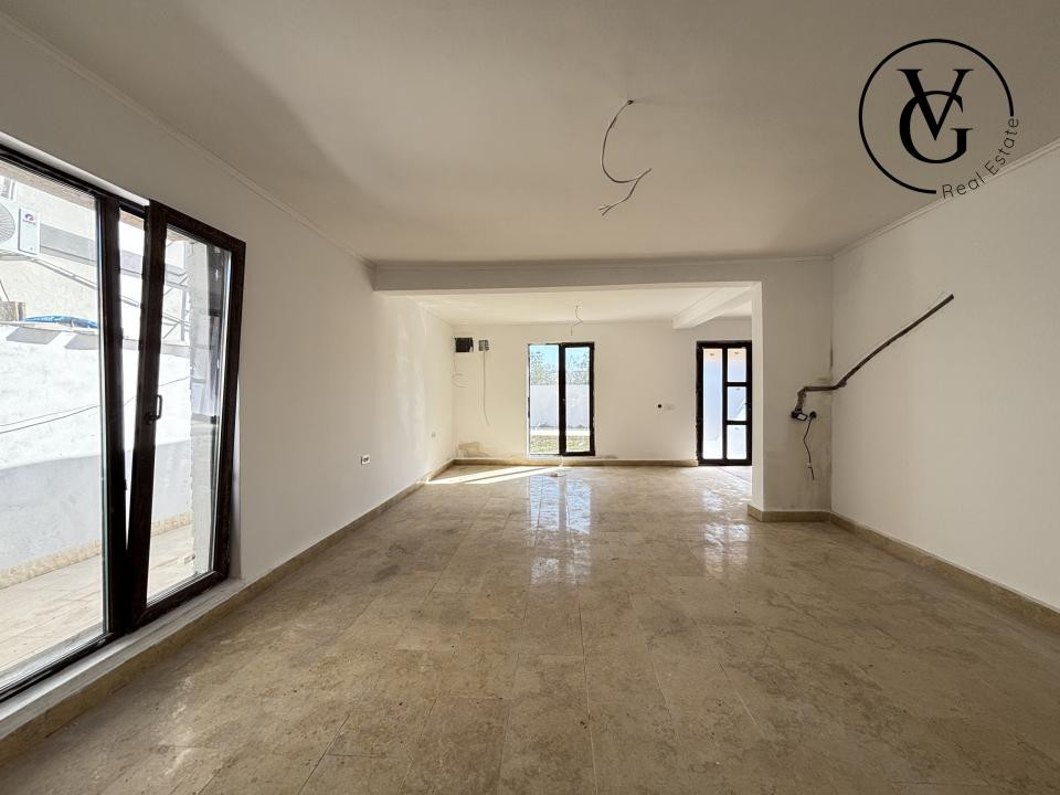 Casa la sol | 4 camere - teren 317 mp | vedere catre lac - Navodari