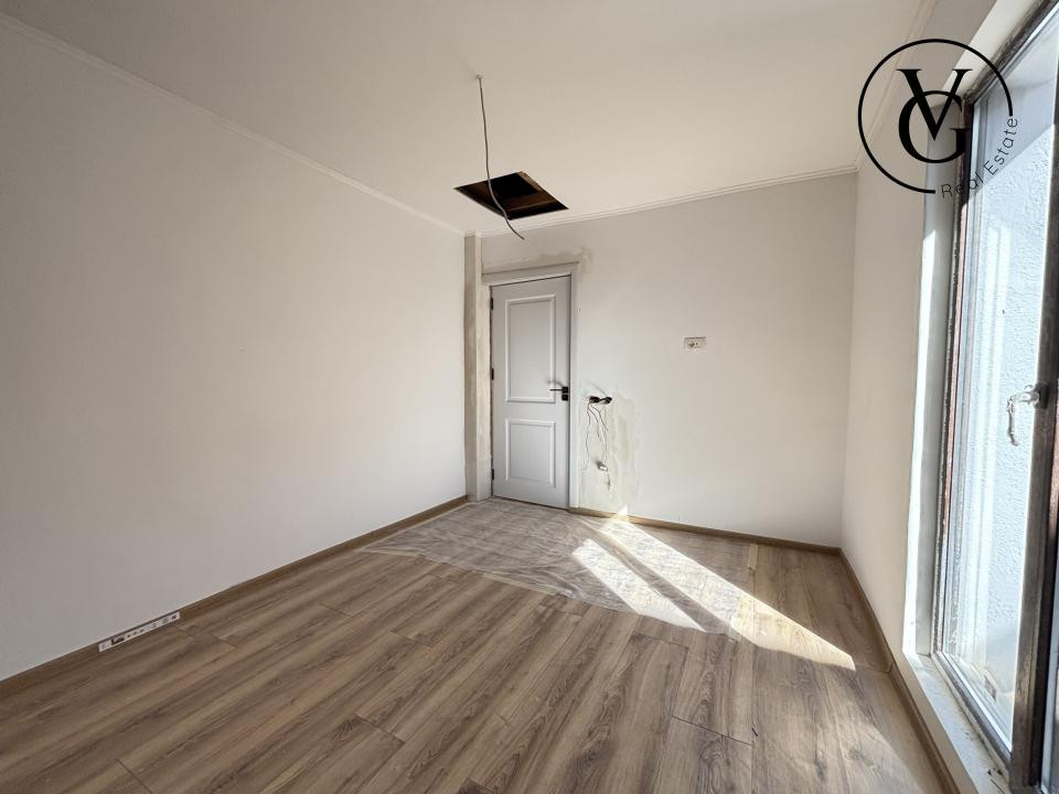 Casa la sol | 4 camere - teren 317 mp | vedere catre lac - Navodari