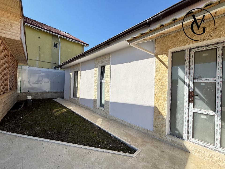 Casa la sol | 4 camere - teren 317 mp | vedere catre lac - Navodari