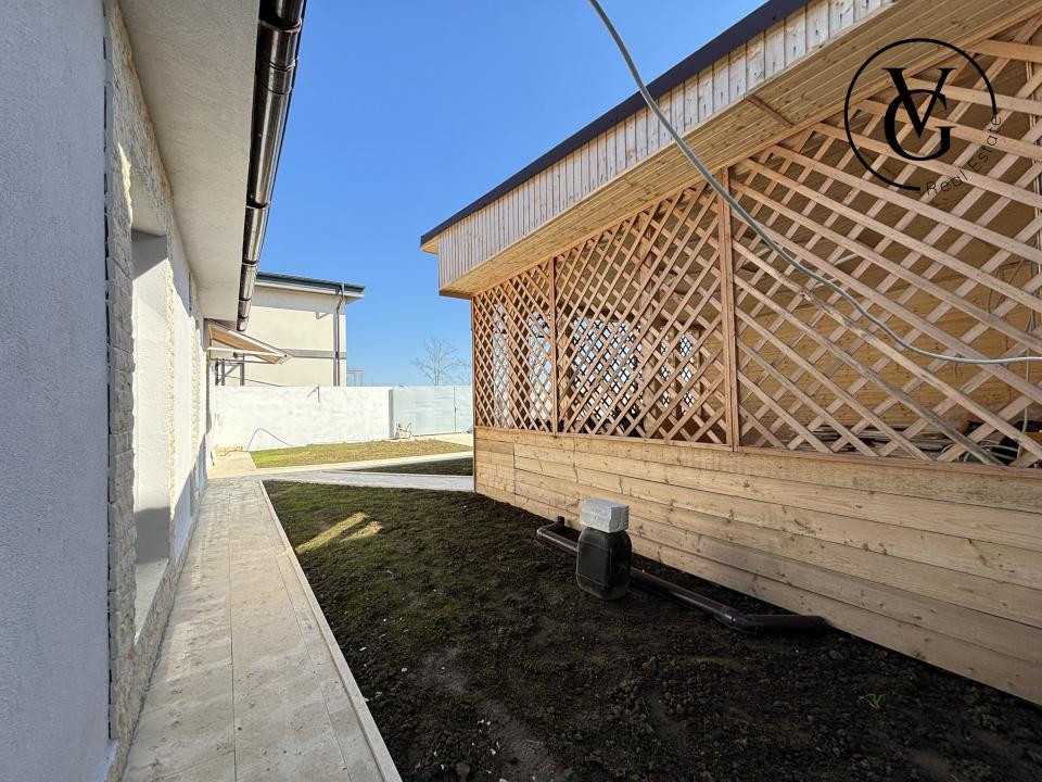 Casa la sol | 4 camere - teren 317 mp | vedere catre lac - Navodari