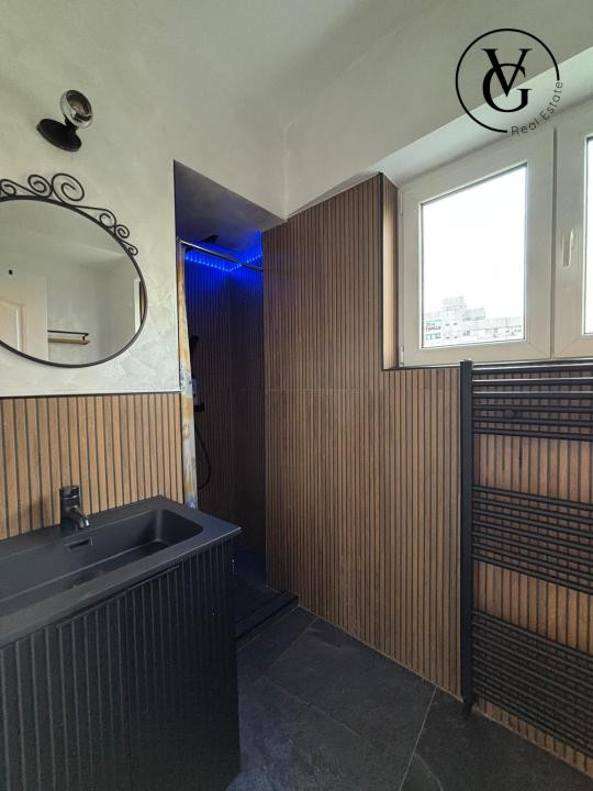 Apartament 4 camere - Zona Universitate - Ideal Investitie  