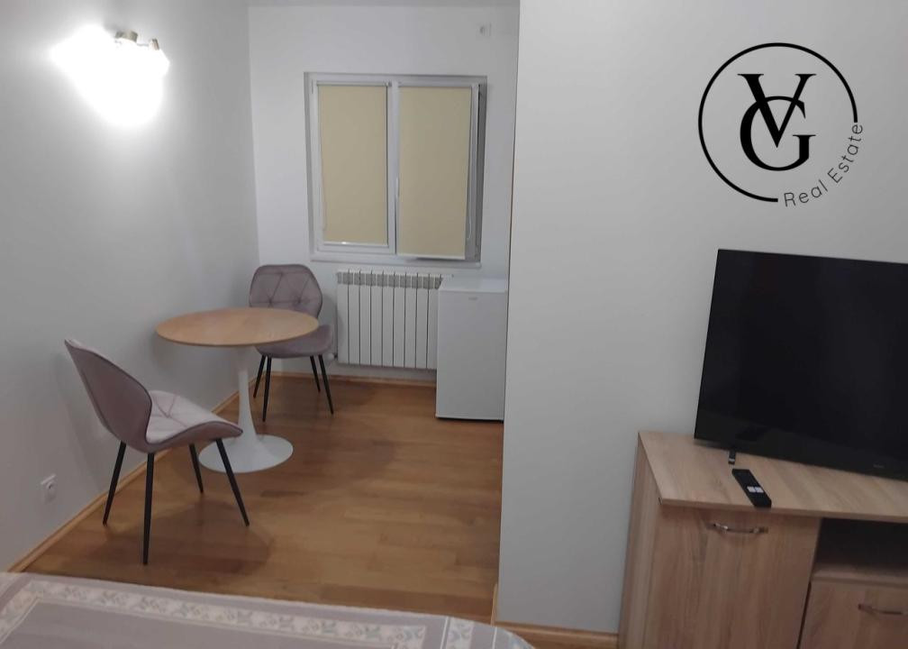 Camera tip studio situată în Faleză Nord potrivită pentru o persoană,  cuplu.