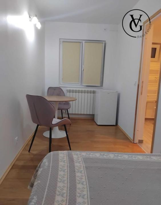 Camera tip studio situată în Faleză Nord potrivită pentru o persoană,  cuplu.