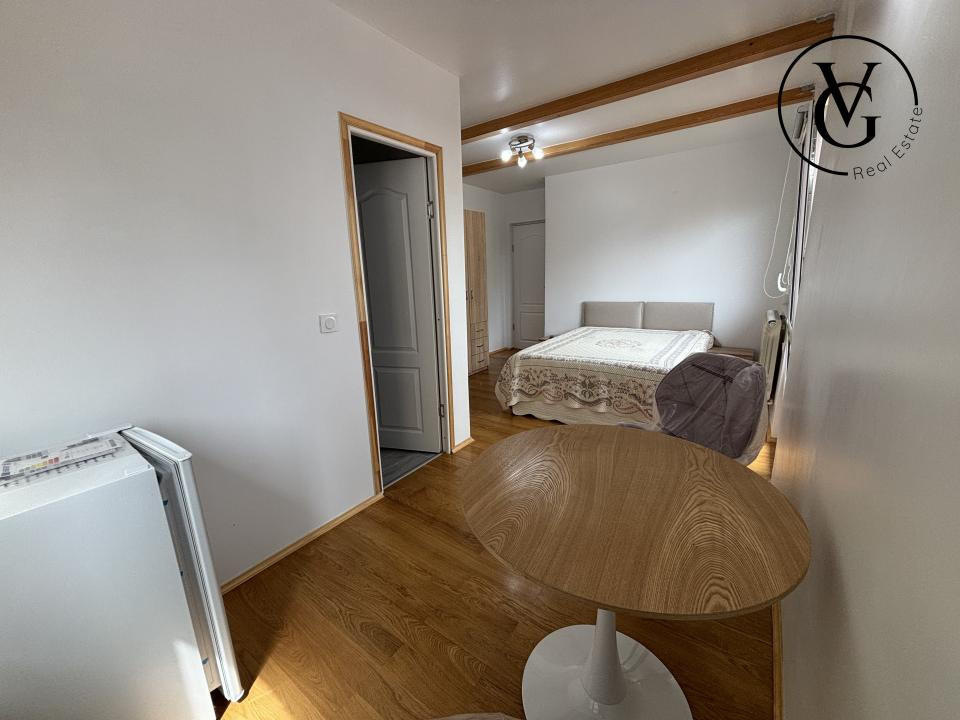 Camera tip studio situată în Faleză Nord potrivită pentru o persoană,  cuplu.