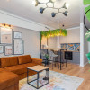 Apartament 2 camere lux- zona Rex/Mamaia -200 m pana la plaja