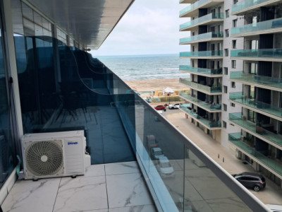 Studio mobilat modern - vedere laterală  la mare - White Titanic