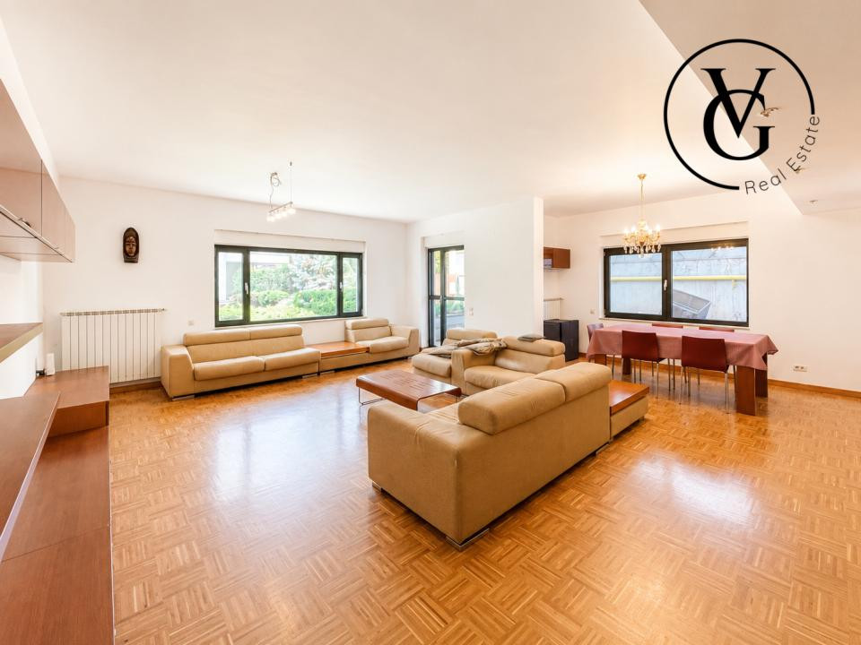 Apartament 4 camere cu gradina proprie - Loc de parcare inclus 