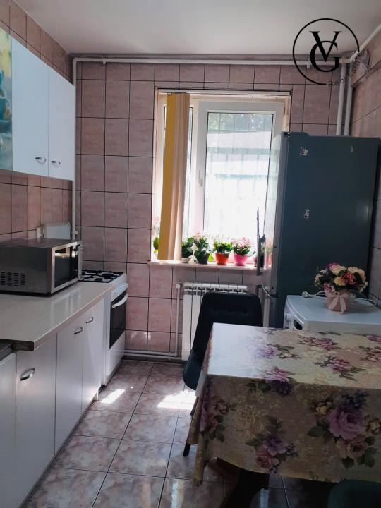 Apartament 2 camere - Zona Tomis III - Centrala proprie