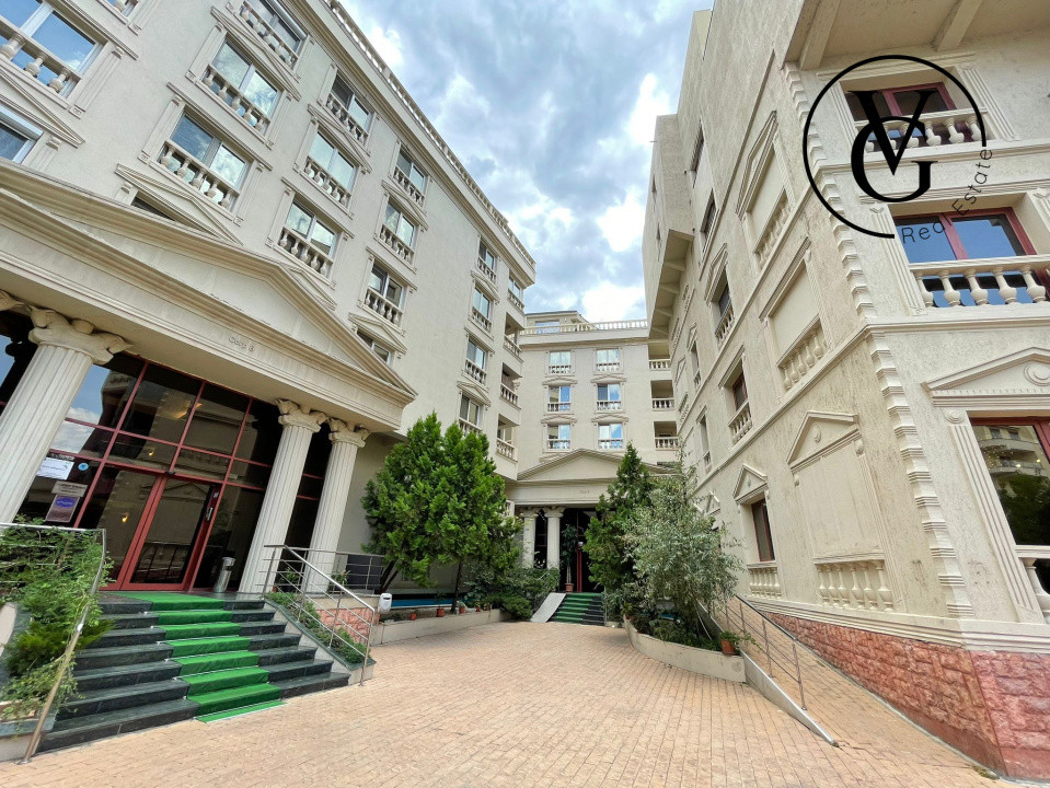 Apartament de 3 camere și curte privată - Parcare subterana
