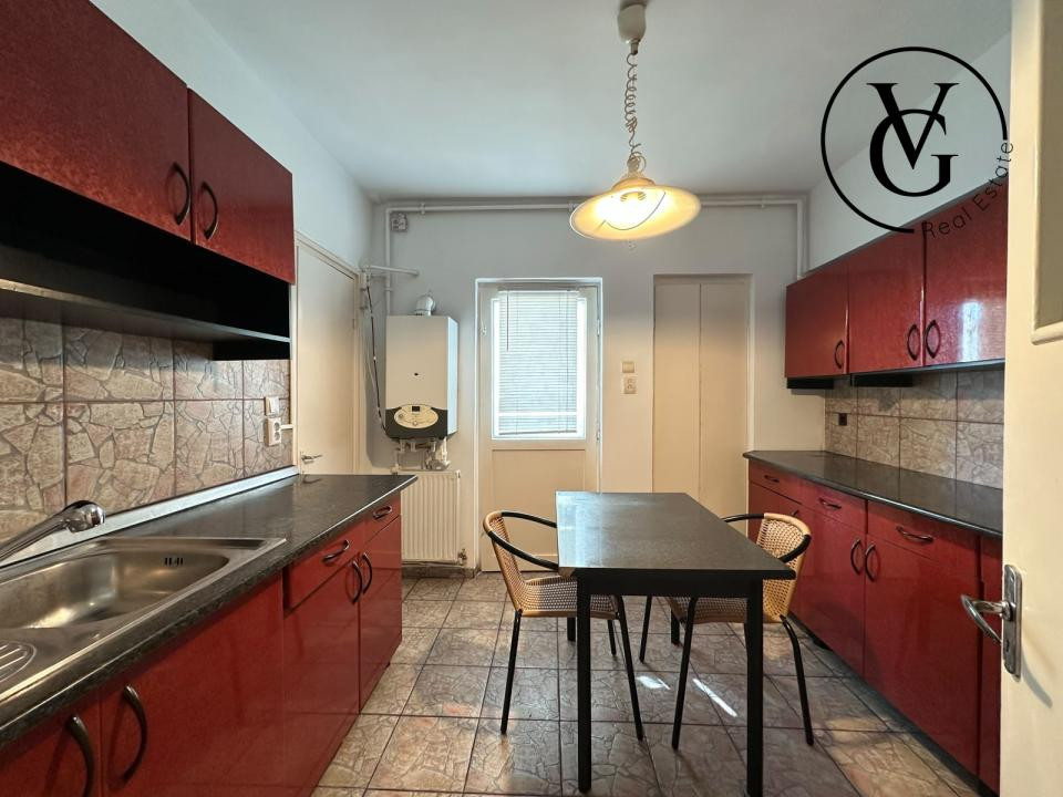 Apartament decomandat 4 camere - Casa de Cultura - termen lung