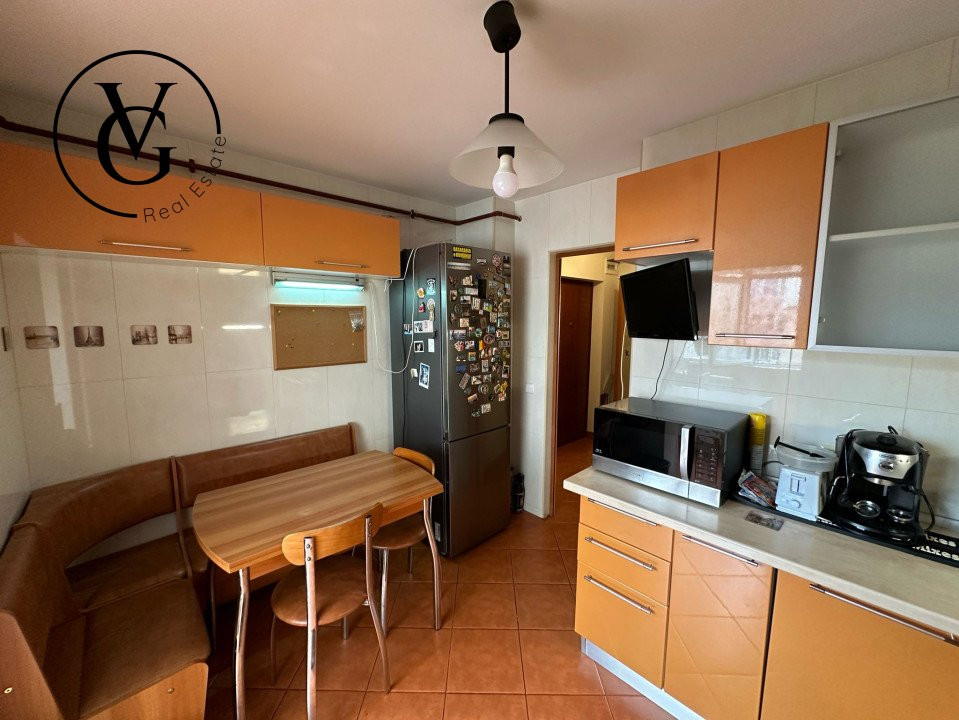 Apartament decomandat | 3 camere | centrală | loc parcare privat | termen lung 